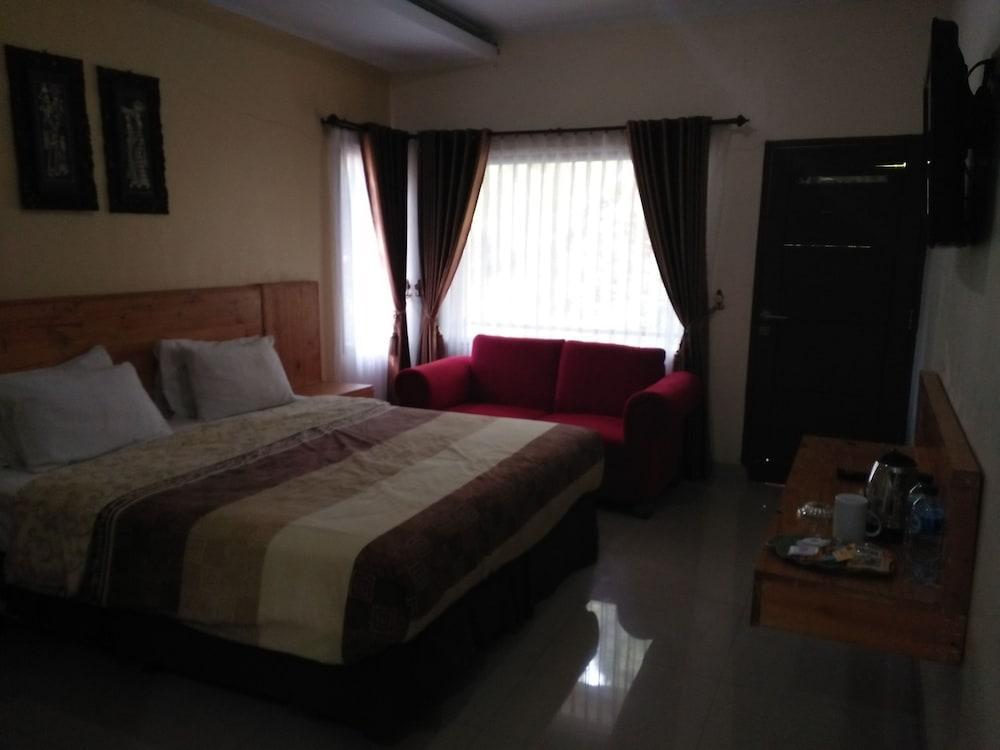 Bukit Alamanda Resort Гарут Екстериор снимка